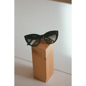Sonnenbrille June Black - a simple story