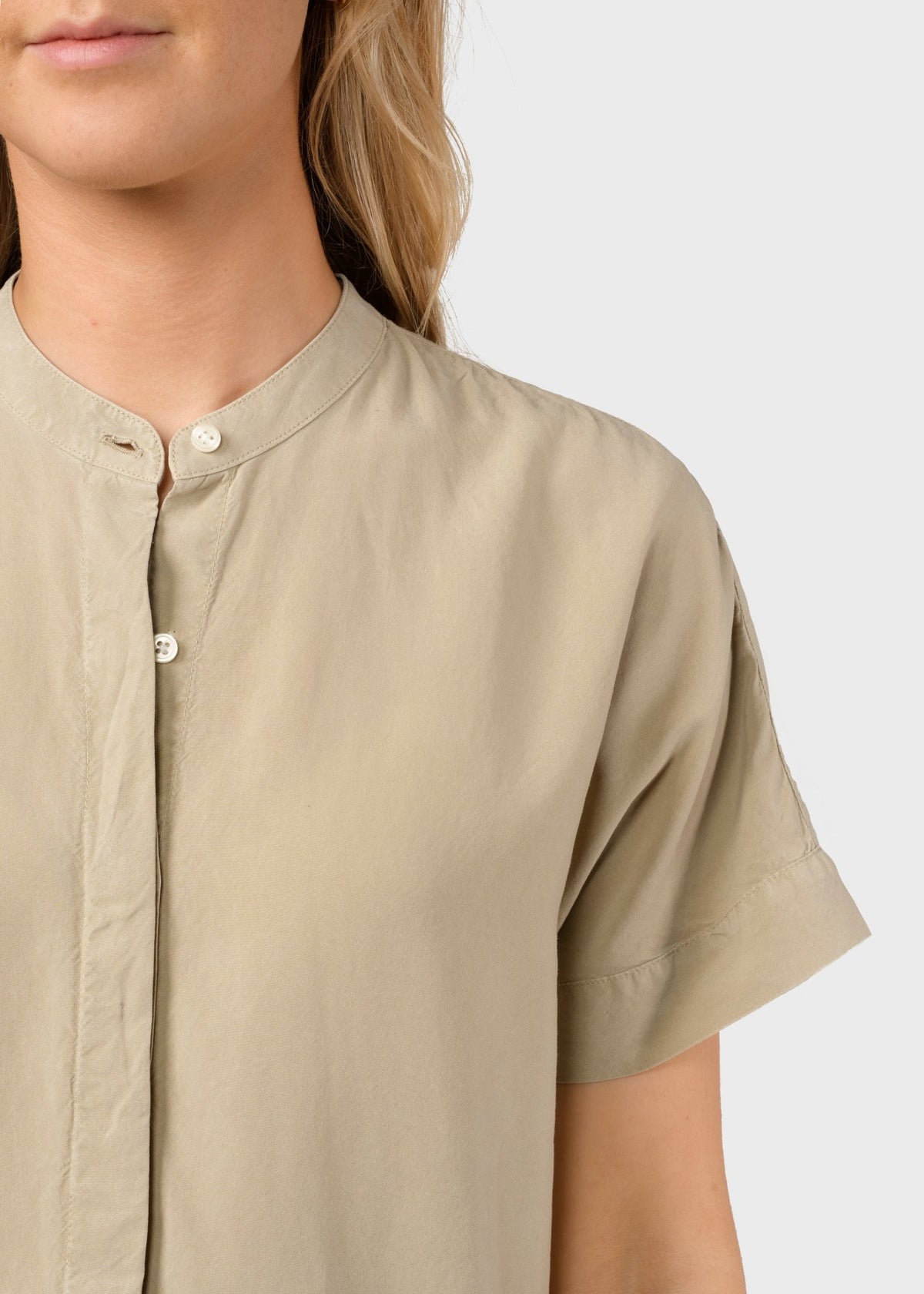 Hemd Li - pastel sand - a simple story