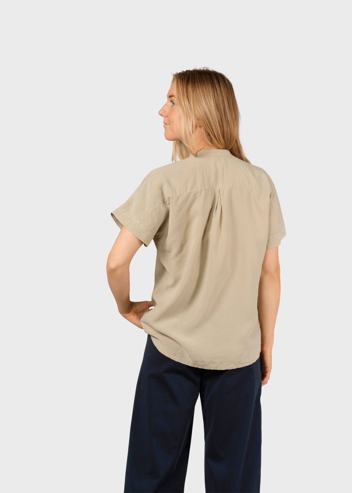 Hemd Li - pastel sand - a simple story