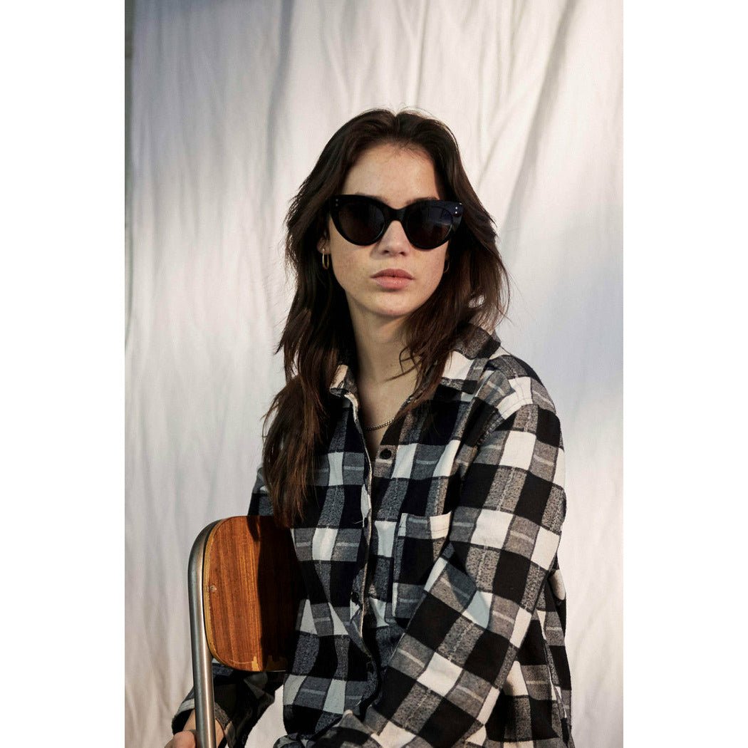 Sonnenbrille June Black - a simple story